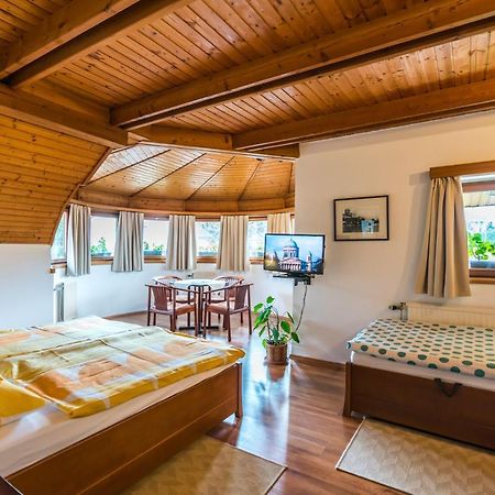 Bed and Breakfast Szent Kristof Panzio Эстергом Экстерьер фото