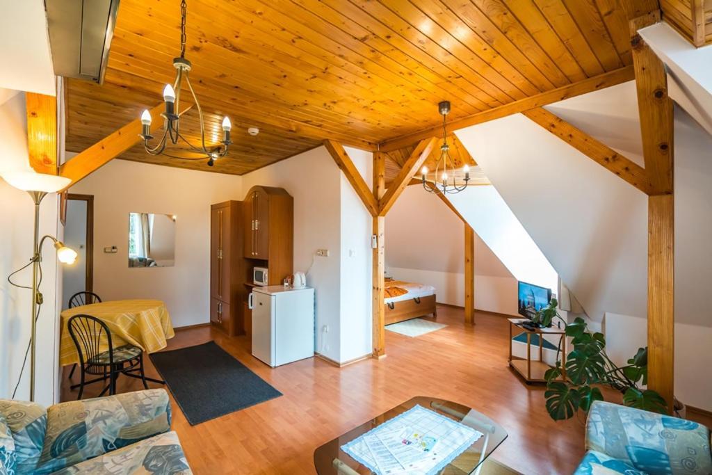 Bed and Breakfast Szent Kristof Panzio Эстергом Экстерьер фото