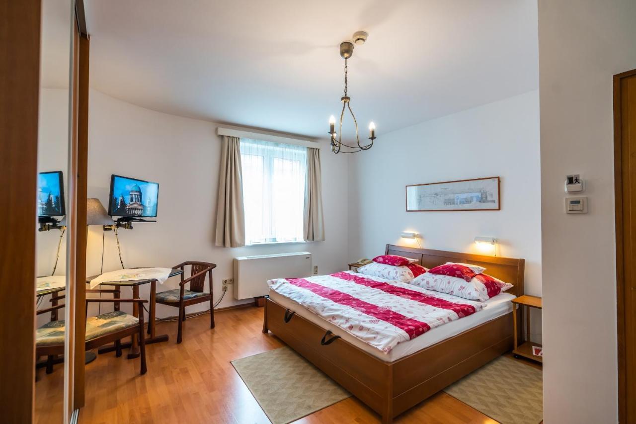 Bed and Breakfast Szent Kristof Panzio Эстергом Экстерьер фото