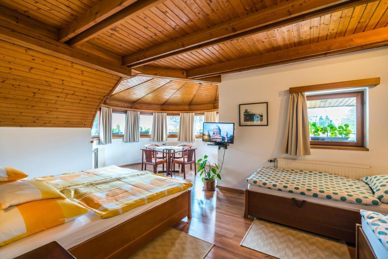 Bed and Breakfast Szent Kristof Panzio Эстергом Экстерьер фото