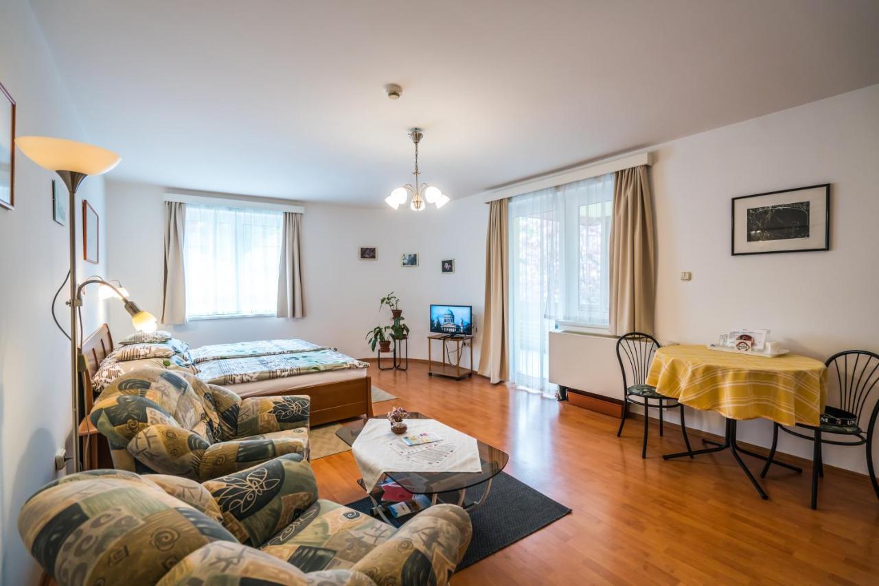 Bed and Breakfast Szent Kristof Panzio Эстергом Экстерьер фото