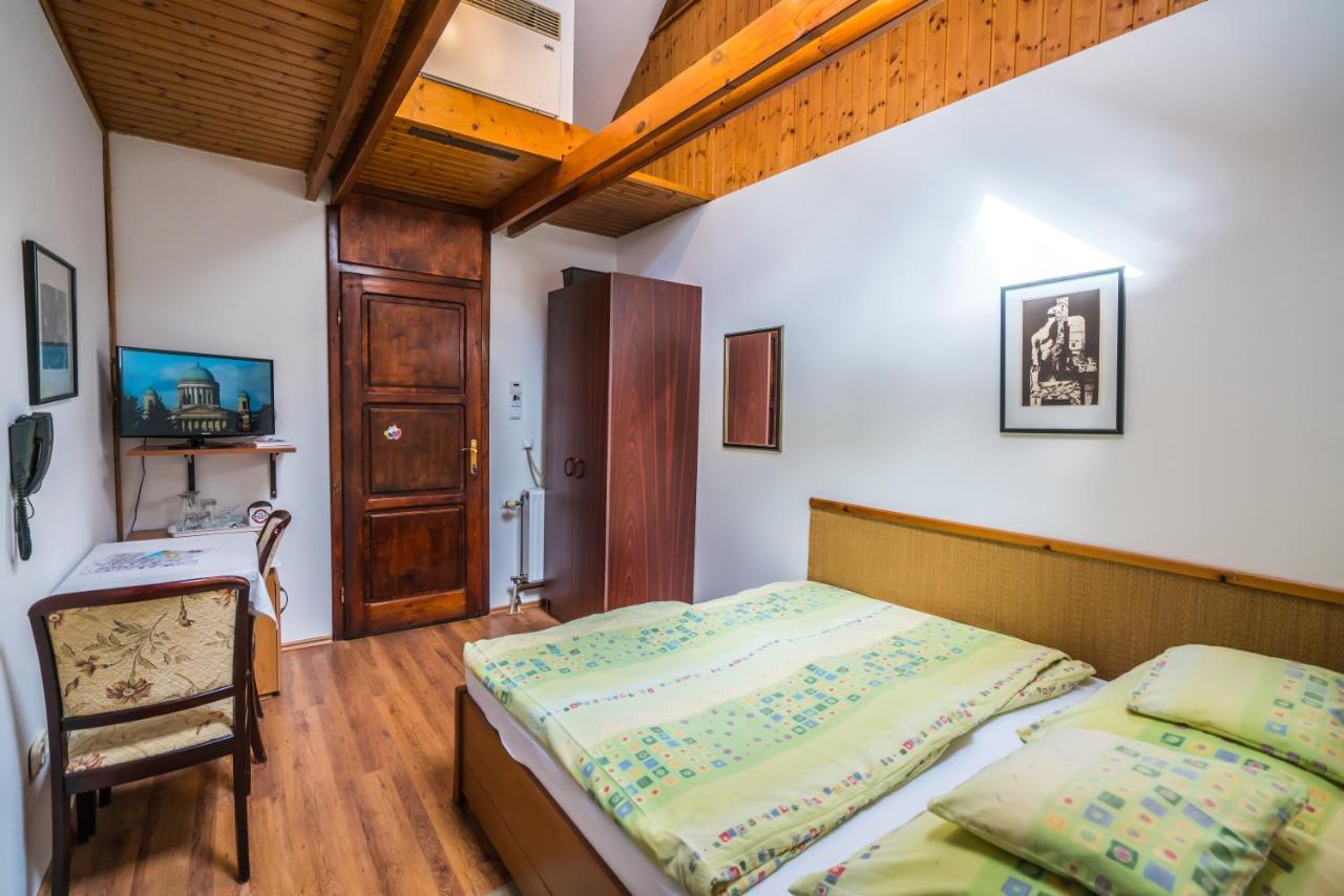 Bed and Breakfast Szent Kristof Panzio Эстергом Экстерьер фото