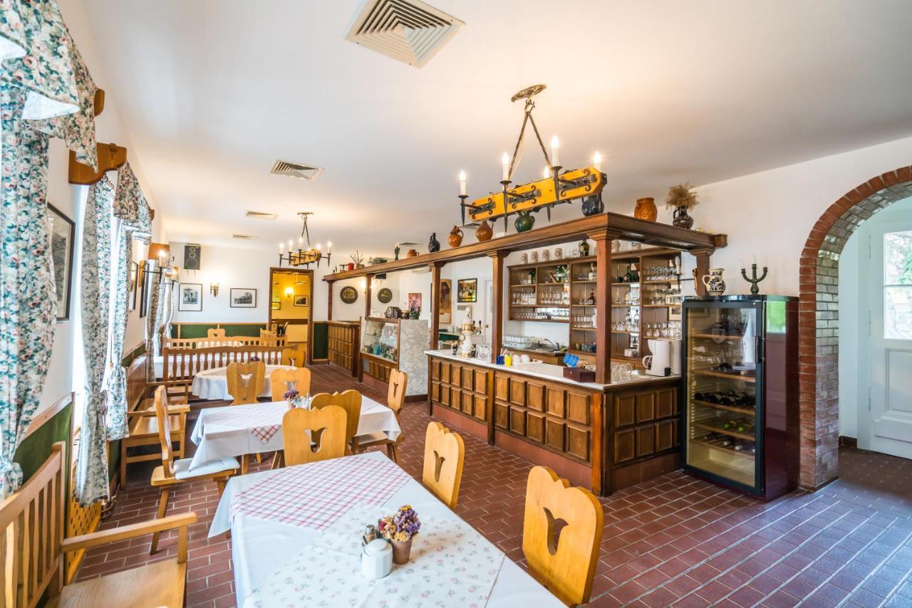 Bed and Breakfast Szent Kristof Panzio Эстергом Экстерьер фото