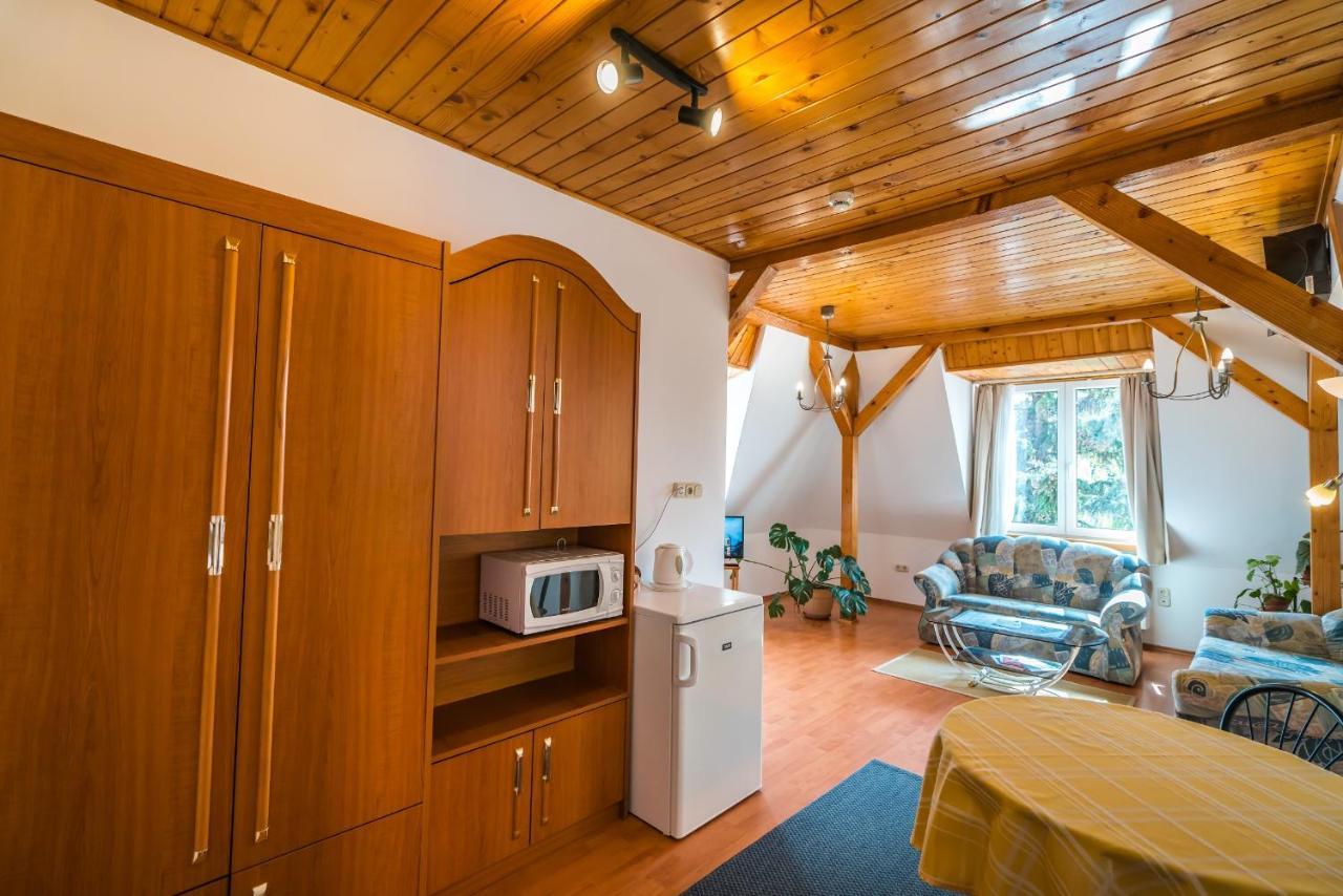 Bed and Breakfast Szent Kristof Panzio Эстергом Экстерьер фото