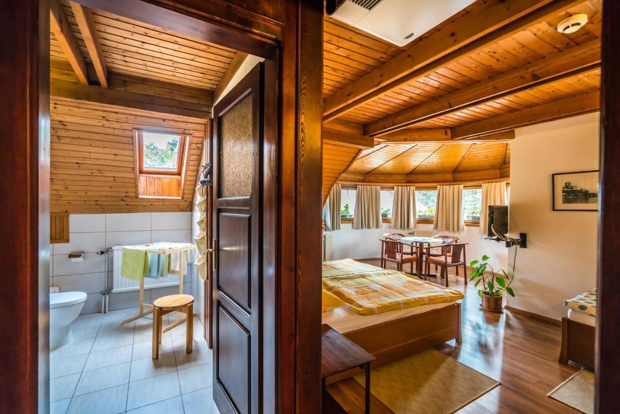 Bed and Breakfast Szent Kristof Panzio Эстергом Экстерьер фото