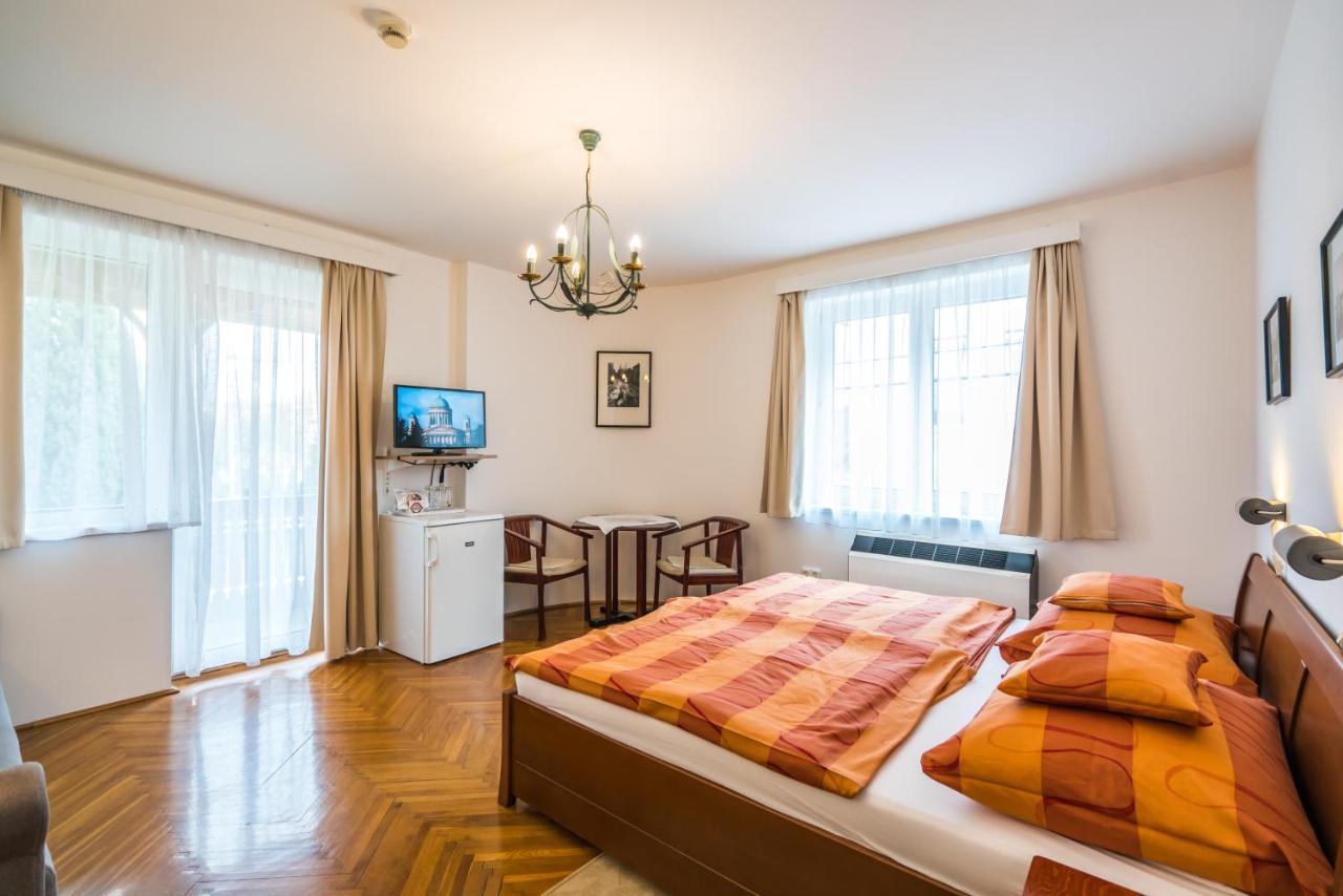 Bed and Breakfast Szent Kristof Panzio Эстергом Экстерьер фото