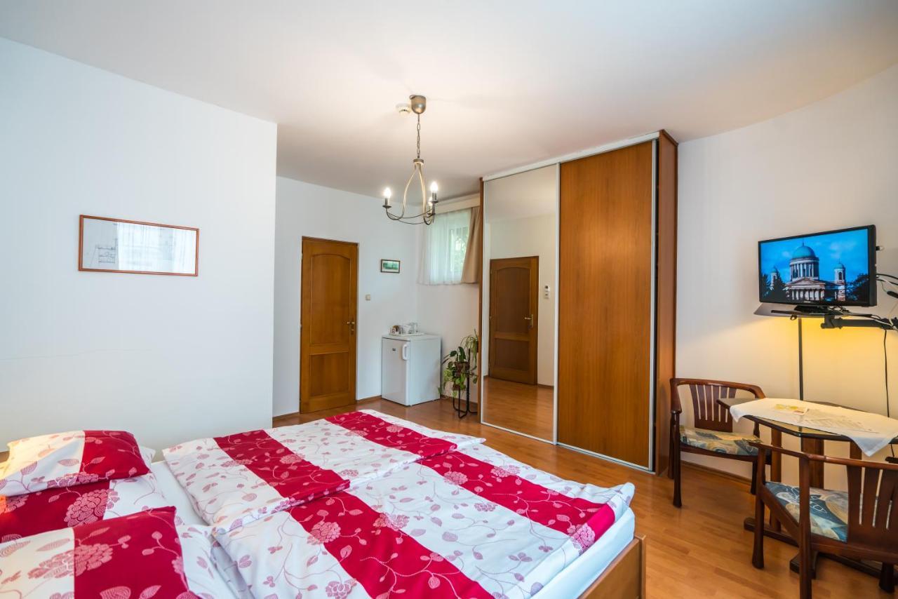 Bed and Breakfast Szent Kristof Panzio Эстергом Экстерьер фото