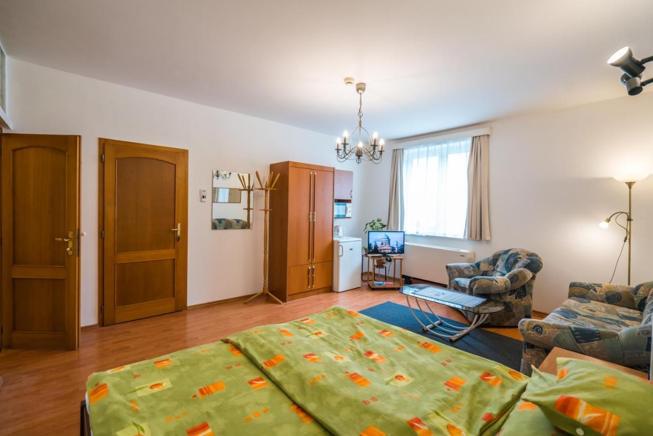 Bed and Breakfast Szent Kristof Panzio Эстергом Экстерьер фото